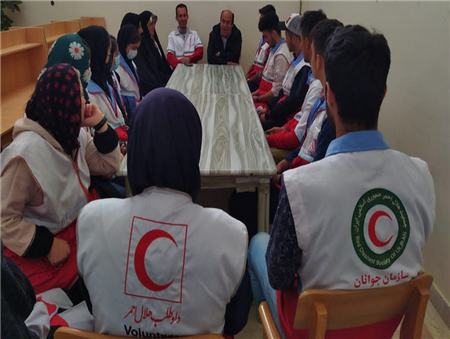 نشست با جوانان هلال احمرجهت ترویج فرهنگ کتاب وکتاب خوانی