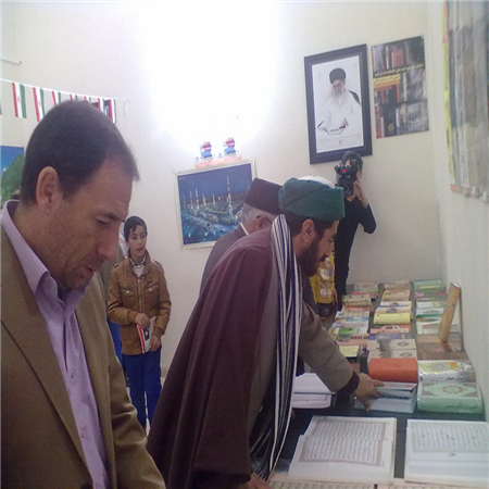 نمایشگاه کتاب وبازدیدامام جمعه ومسئولان بخش
